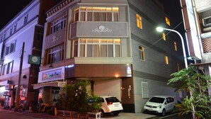 A multi-story building with a ground-floor restaurant and a closed garage door. - Fishfun House (Hualien City)