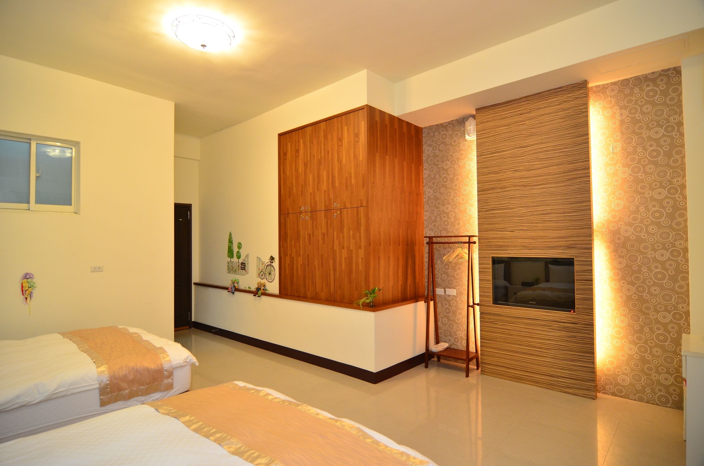 Business Quadruple Room | Desk, free WiFi, bed sheets