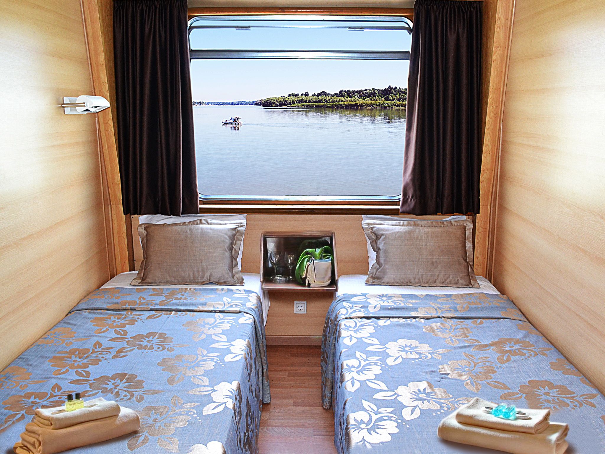 Free cribs/infant beds, free WiFi, bed sheets