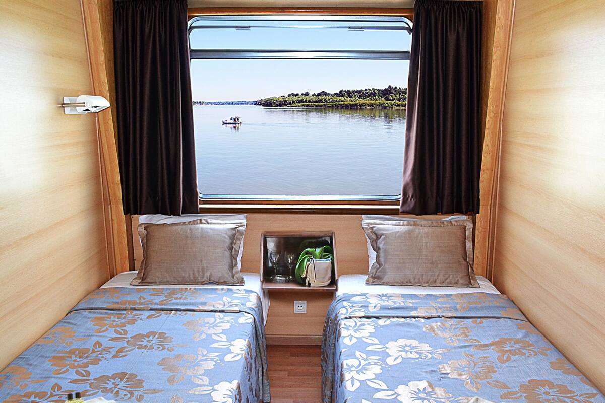 Cribs (free), WiFi (free), bed sheets
