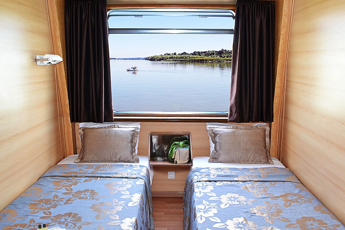 Berços grátis, Wi-Fi de cortesia, roupa de cama