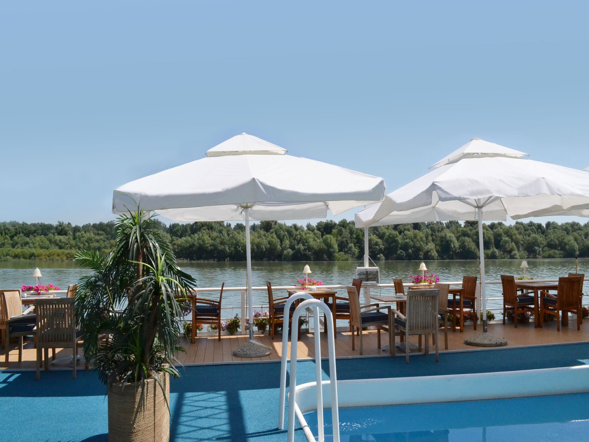 Piscine intérieure, piscine extérieure