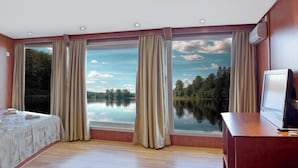 Cribs (free), WiFi (free), bed sheets - Compass River City Botel (Belgrade)