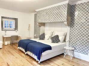 Habitación Premium con 1 cama doble o 2 individuales | Minibar, caja fuerte, escritorio y tabla de planchar con plancha