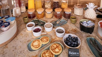 Free daily buffet breakfast