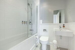 Classic Apartment, 2 Bedrooms | Bathroom