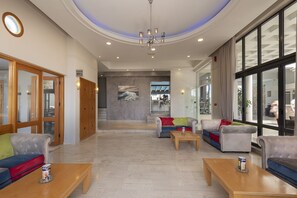 En 32-tommers LCD-TV med førsteklasses TV-kanaler samt TV