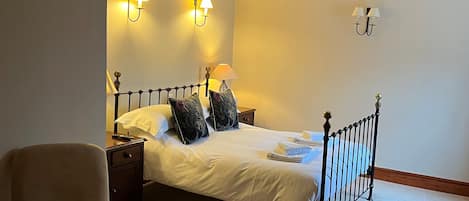 Superior Double Room, 1 Katil Raja (King) (15) | Seterika/papan seterika, Wi-fi percuma, cadar katil