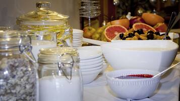 Breakfast, lunch, dinner served; local cuisine