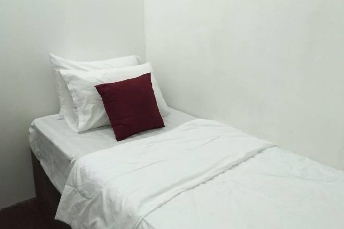 2 bedrooms, desk, laptop workspace, free WiFi