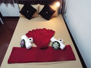 2 間臥室、筆電工作空間、免費無線上網、床單