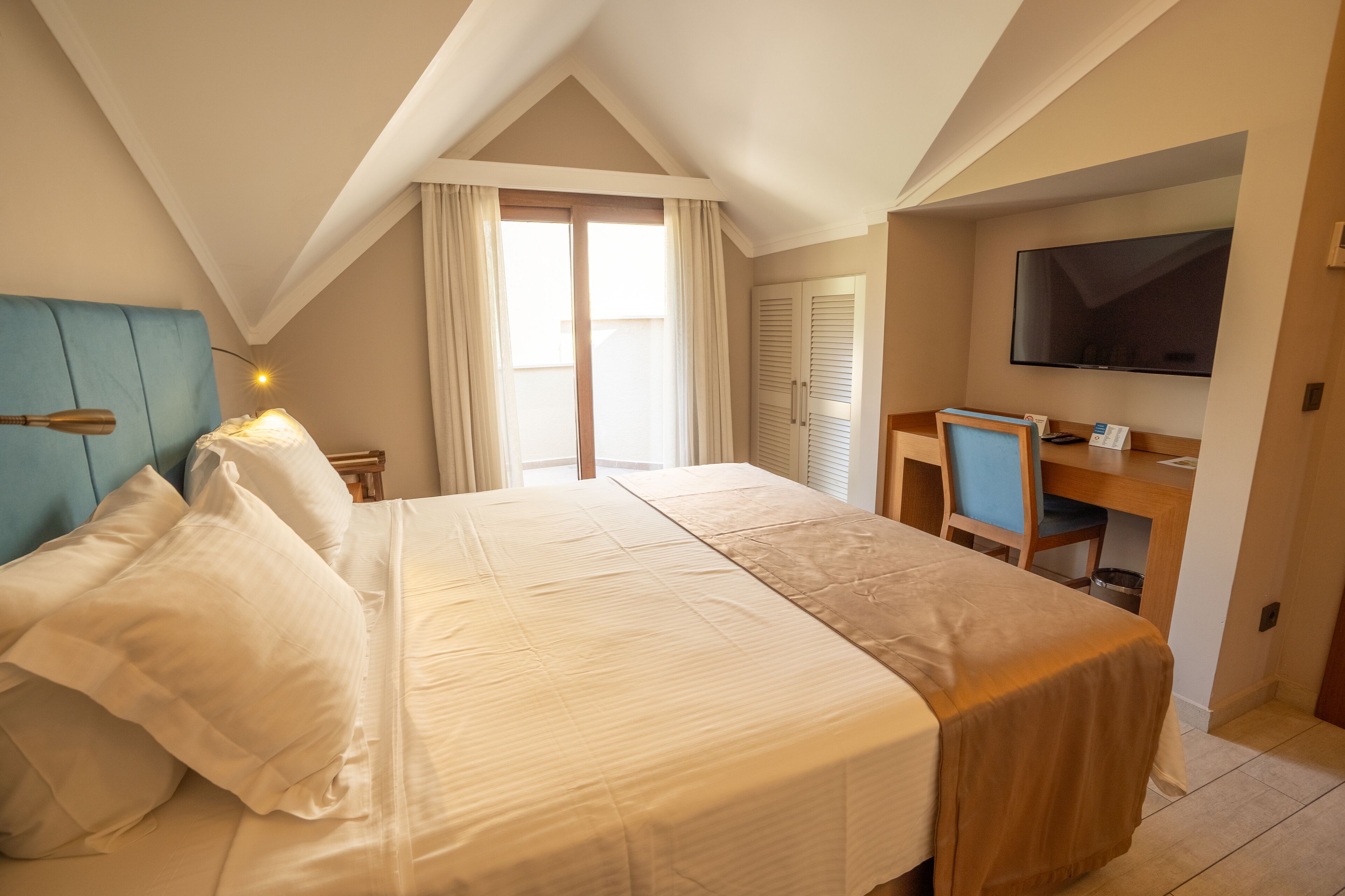 minibar, in-room safe, desk, soundproofing