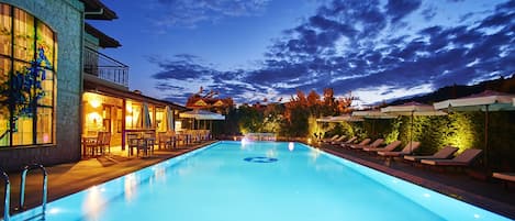 Breakfast, lunch, dinner served; Turkish cuisine