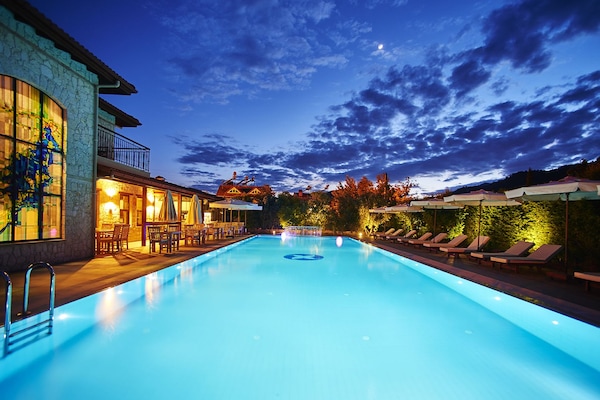 Petit déjeuner et déjeuner servis sur place, spécialités Cuisine turque