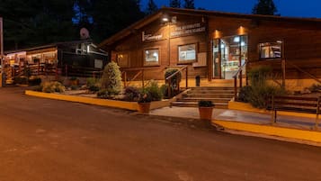 Façade de lâhĂ©bergement - soirĂ©e/nuit