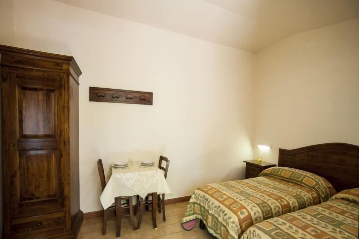 Iron/ironing board (on request), bed sheets