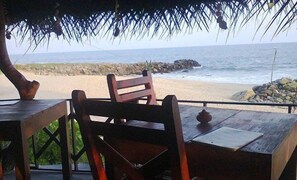 Daily cooked-to-order breakfast (USD 5.00 per person)
