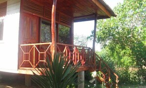 Standard Cottage, 1 Double Bed, Beach View, Beachside | Desk, iron/ironing board, free WiFi, bed sheets