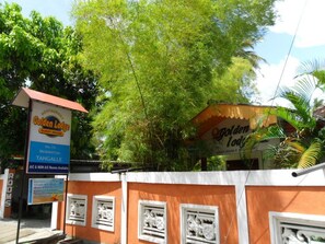Front of property - Golden Lodge Tangalle (Tangalle)