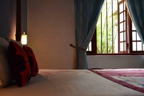 Basic Room, 1 Double Bed, Garden View, Beachside | Desk, iron/ironing board, free WiFi