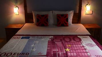 Standaard kamer, 1 tweepersoonsbed, uitzicht op de stad, aan het strand | Een bureau, een strijkplank/strijkijzer, gratis wifi