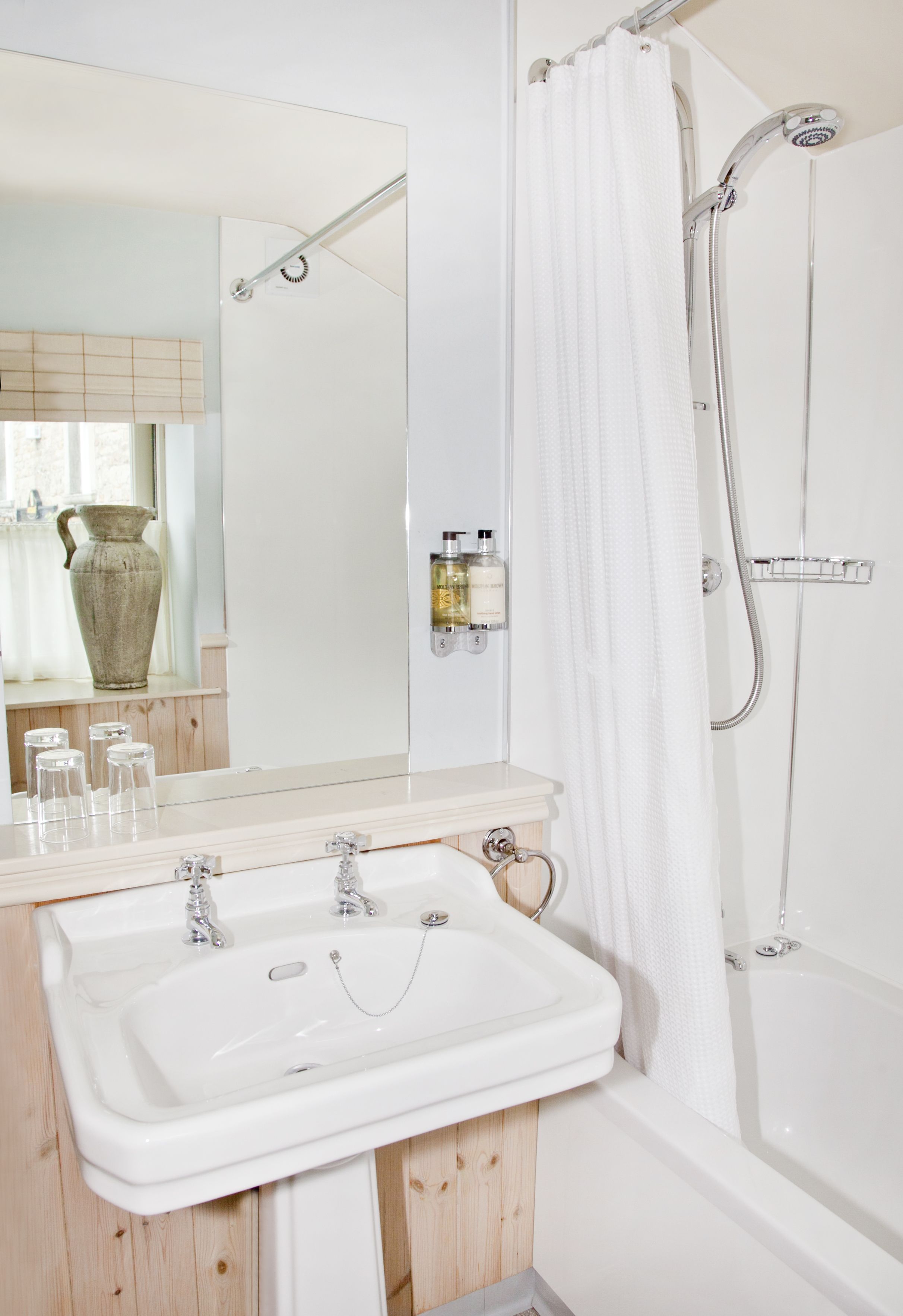 Superior double room 11, bath/shower | Bathroom | Free toiletries, hair dryer, towels