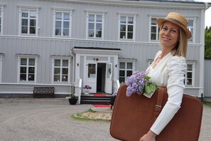 Front of property - Söråkers Herrgård (Soraker)