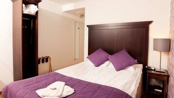 特色装修、遮光窗帘、熨斗/熨板、婴儿床