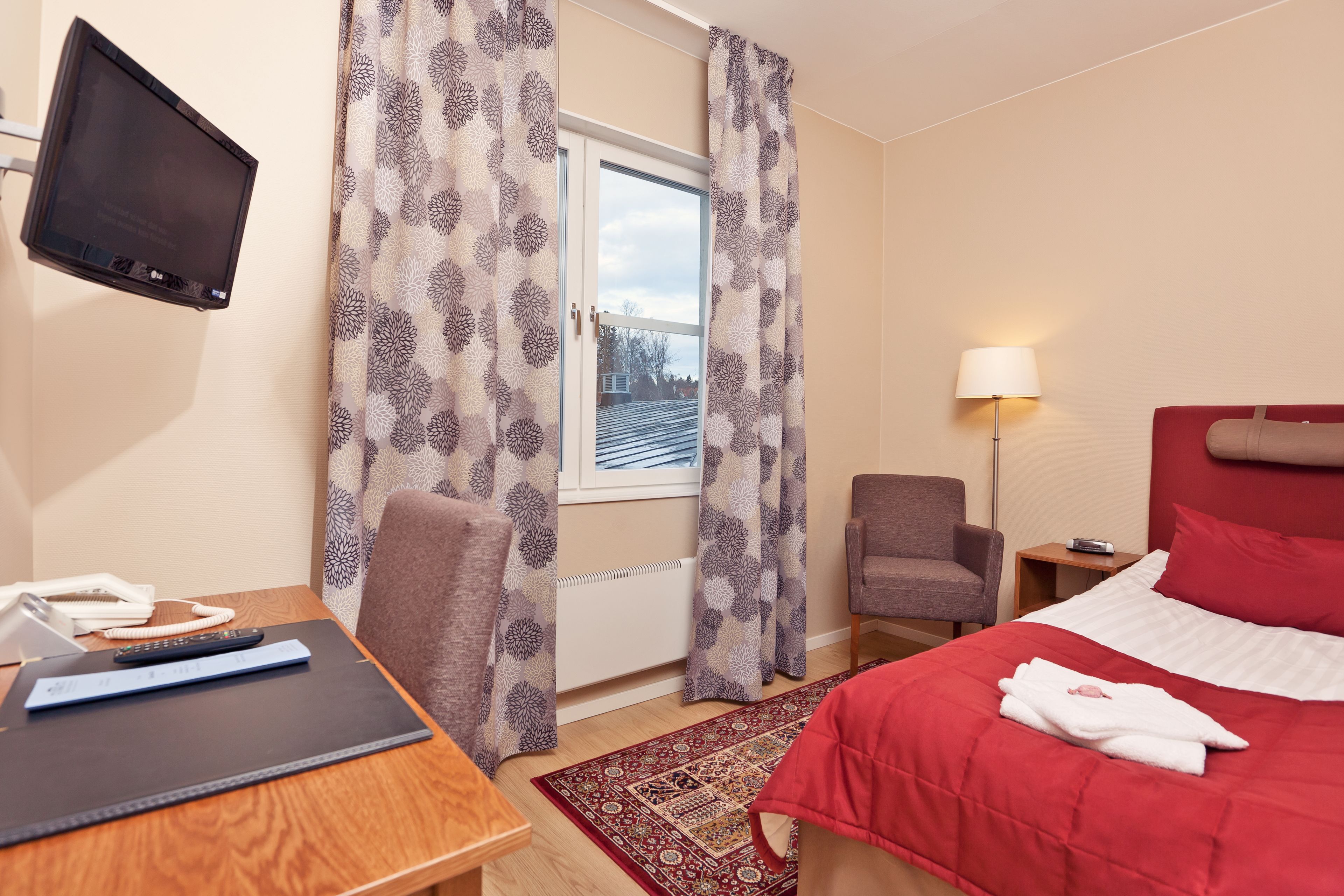 single room | individually decorated, blackout curtains, iron/ironing board