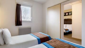 Family Room, Non Smoking | Desk, soundproofing, iron/ironing board, free WiFi