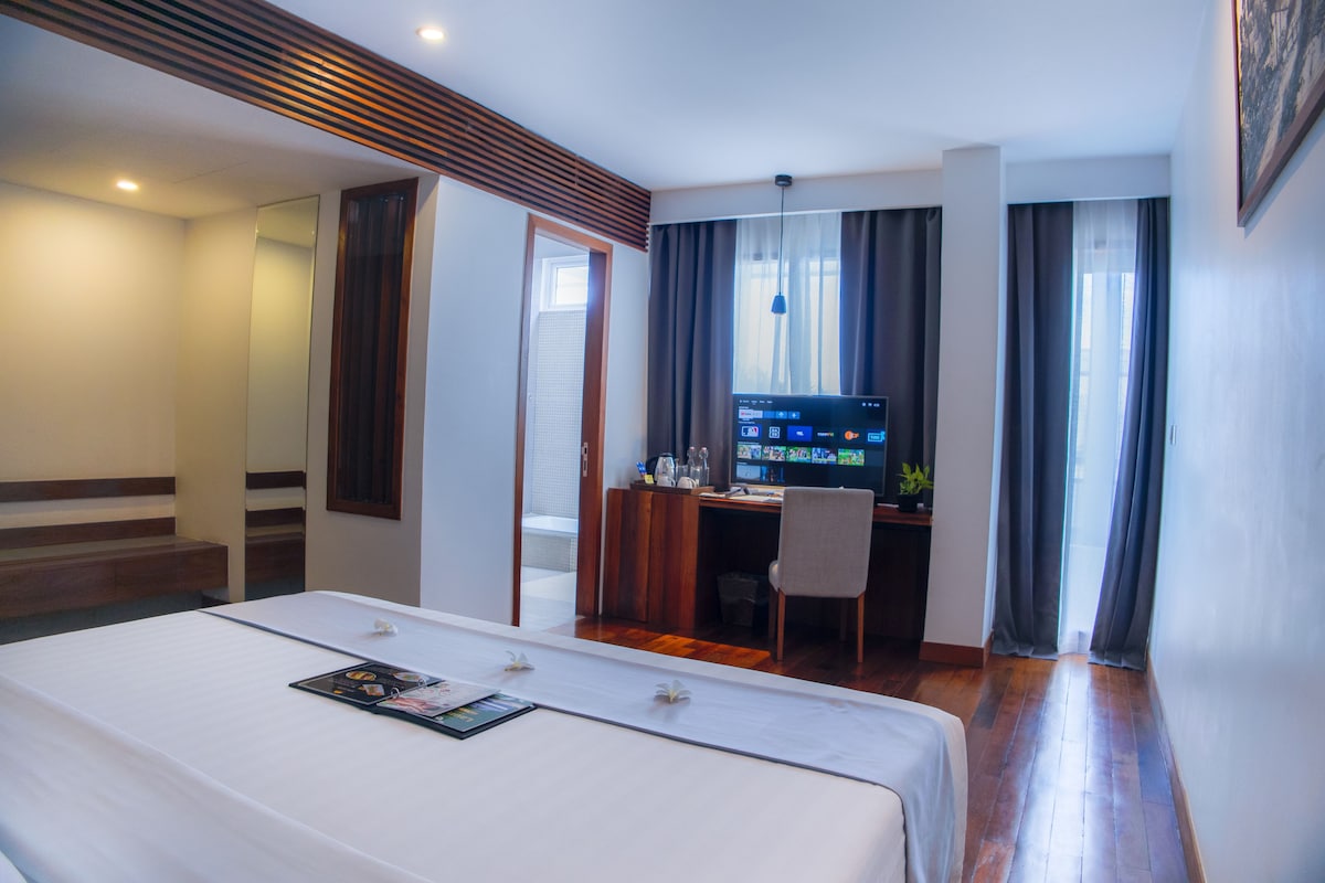Deluxe Double Room Pool View | Minibar, in-room safe, desk, iron/ironing board