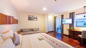 Deluxe Double Room Pool View | Minibar, in-room safe, desk, iron/ironing board