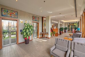 Lobby sitting area - Somadevi Residence (Siem Reap)