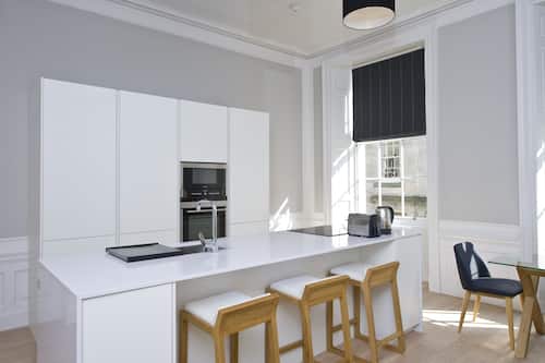 Departamento superior, 2 habitaciones | Cocina privada | Refrigerador con congelador, microondas, horno y parrilla de estufa