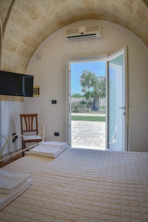 Standard Double Room | In-room safe, desk, free WiFi, bed sheets - Masseria Tenuta Quintino (Porto Cesareo)