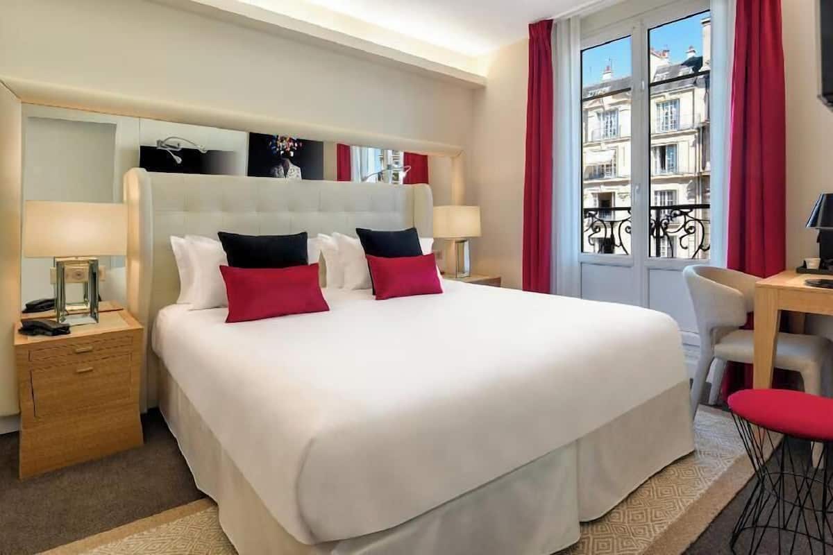 Premium bedding, minibar, in-room safe, desk