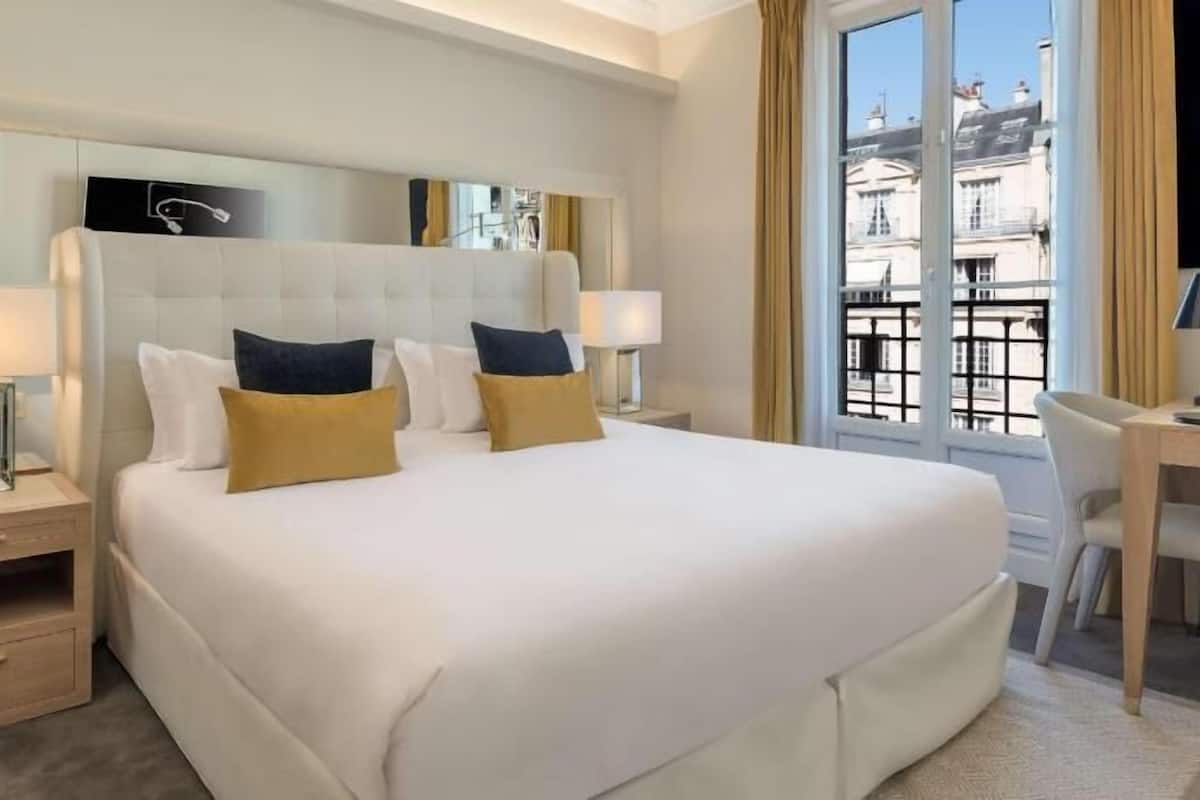 Premium bedding, minibar, in-room safe, desk