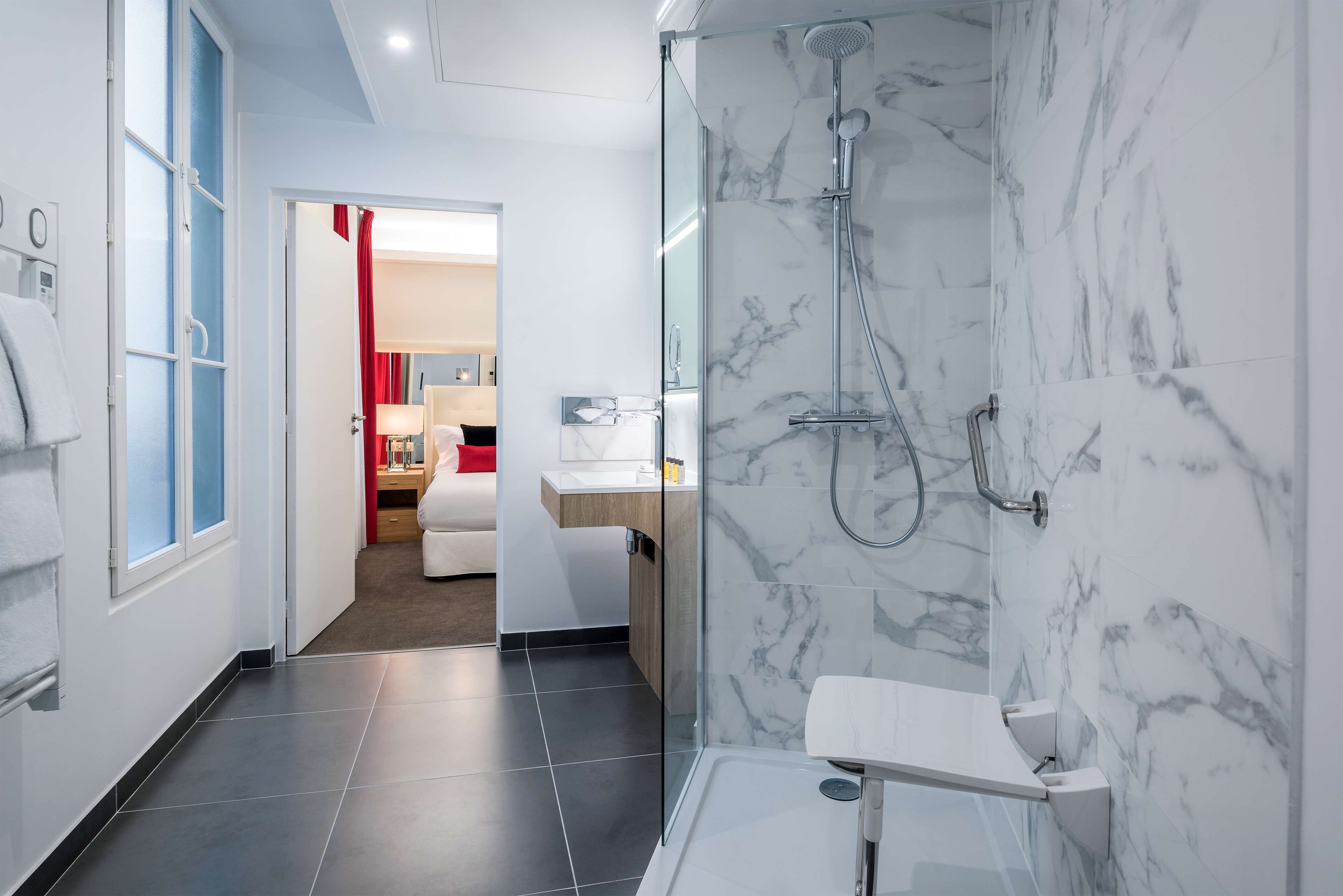 room, 1 king bed, accessible | bathroom shower