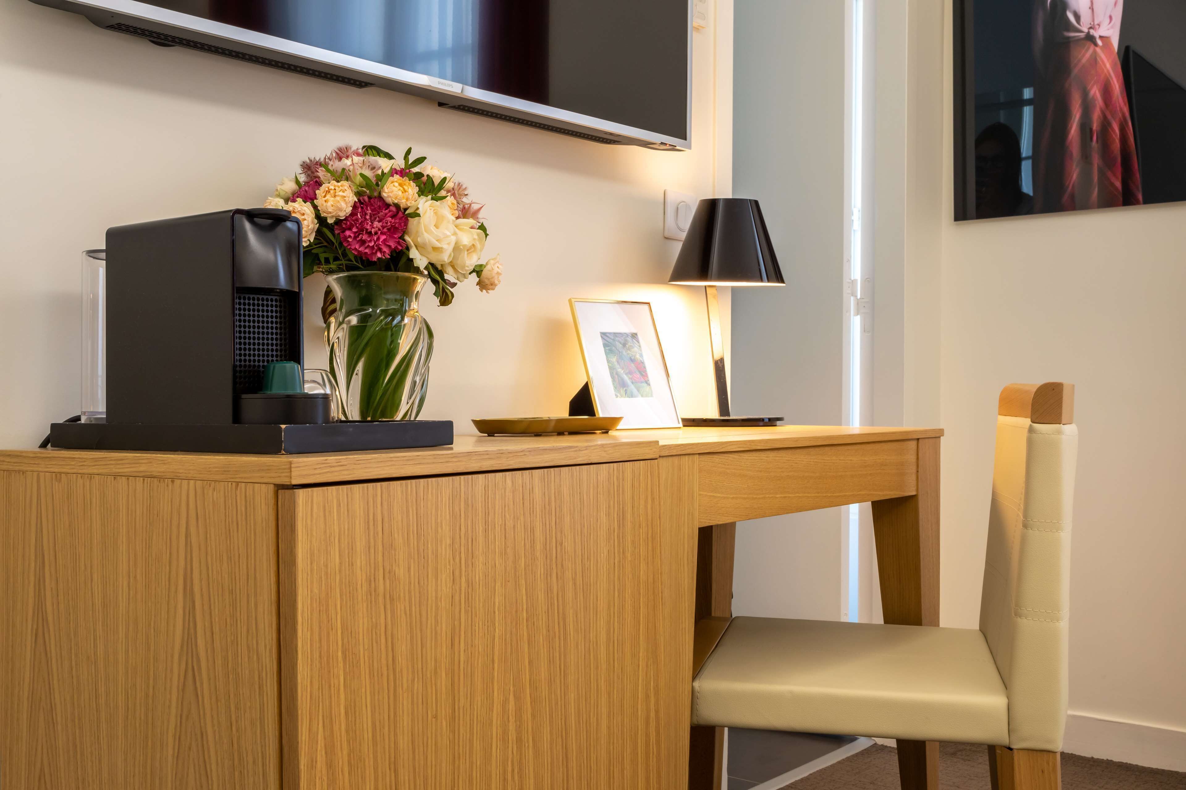 room, 1 king bed, accessible | premium bedding, minibar, in-room safe, desk