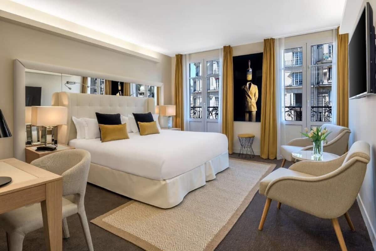 Premium bedding, minibar, in-room safe, desk