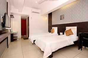 Standard Room | 1 bedroom, premium bedding, desk, iron/ironing board