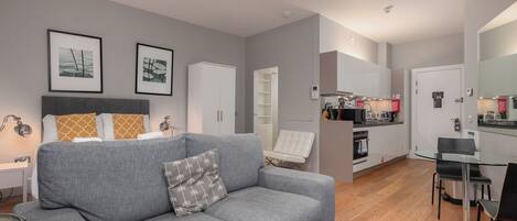 Superior Studio | Iron/ironing board, travel crib, free WiFi, bed sheets