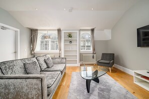 Superior Apartment, 2 Bedrooms | Living area | Flat-screen TV - Destiny Scotland - St. Andrew Square Apartments (Edinburgh)