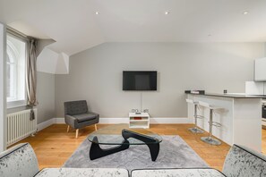 Appartement Supérieur, 2 chambres | Coin séjour | Télévision à écran plat