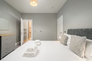 Superior Apartment, 2 Bedrooms | Iron/ironing board, travel crib, free WiFi, bed sheets - Destiny Scotland - St. Andrew Square Apartments (Edinburgh)