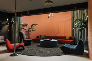 Design Room, 2 Bedrooms | Individually decorated, individually furnished, desk, soundproofing - The Social Hub Amsterdam City (Amsterdam)