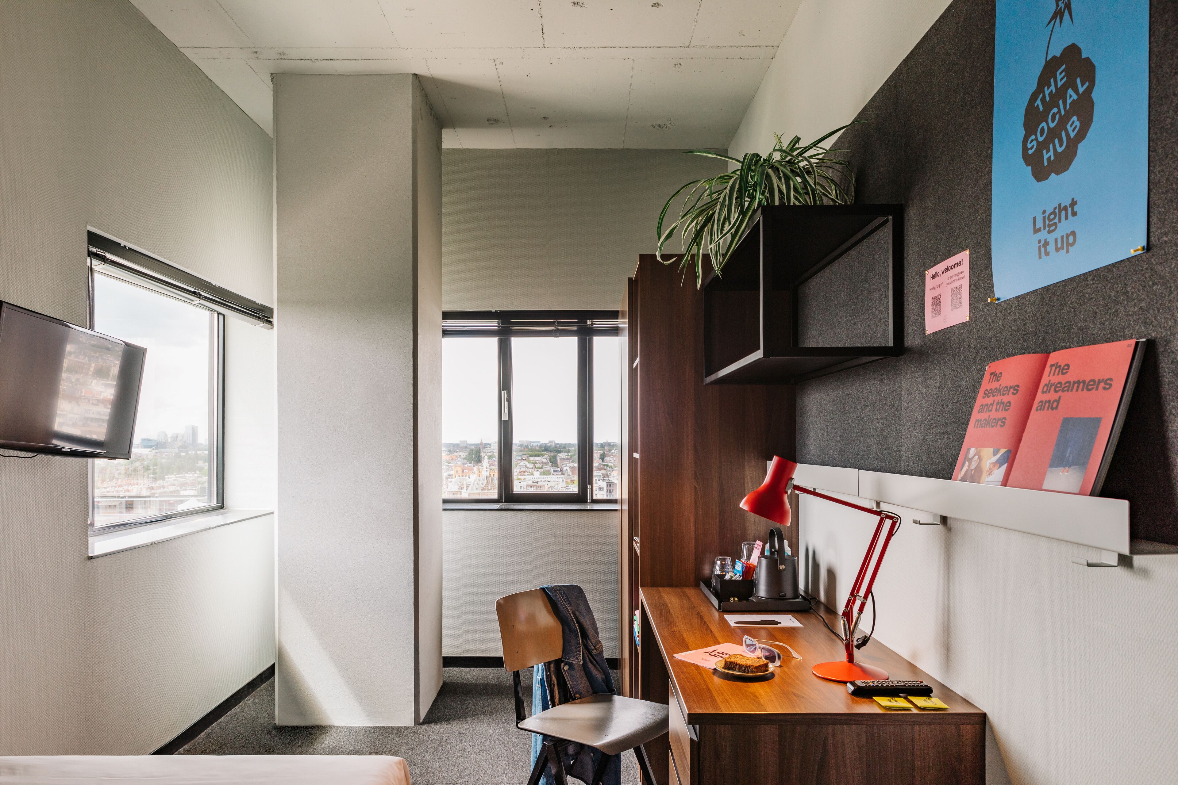 Executive Single Room (Corner) | Individually decorated, individually furnished, desk, soundproofing