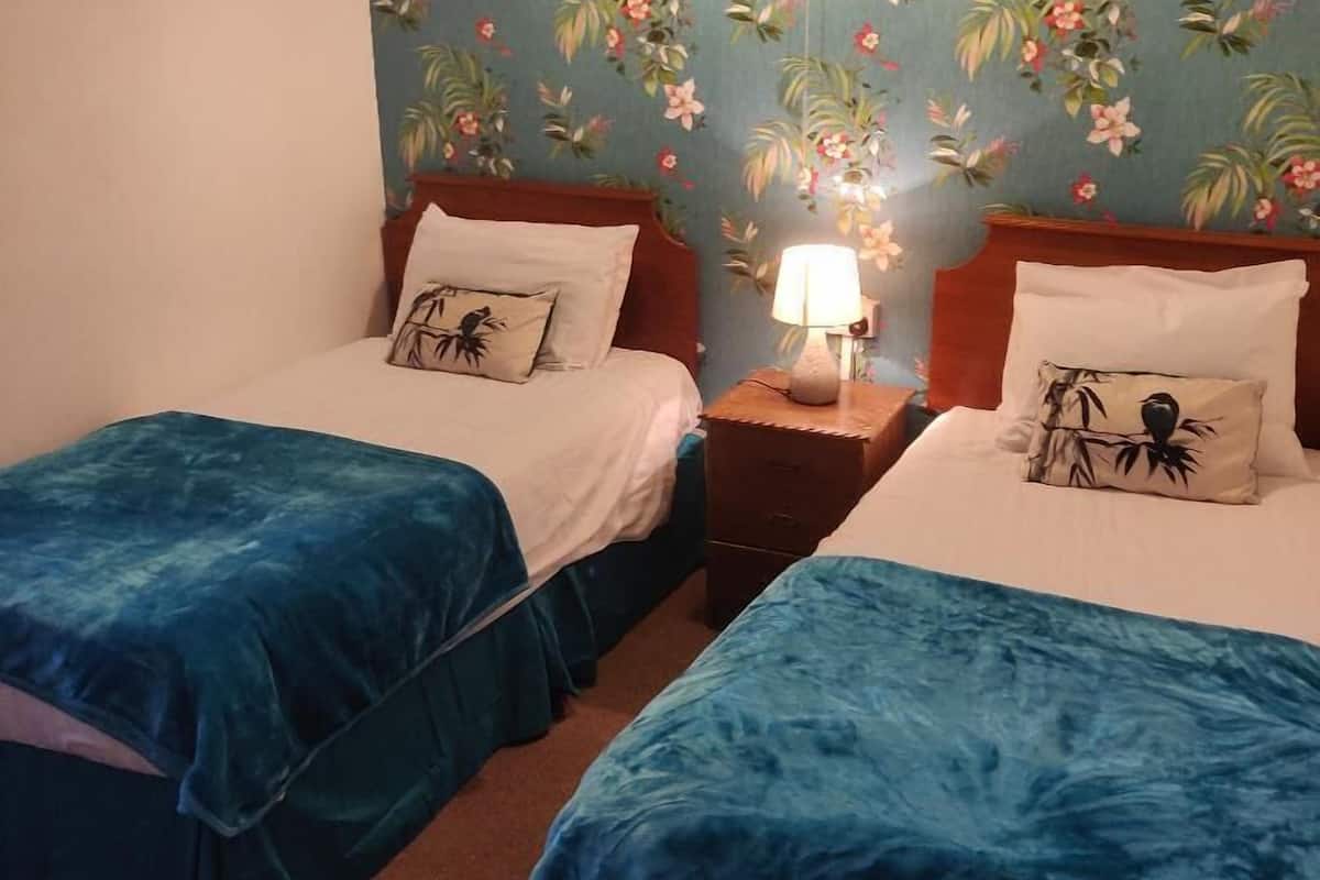 standard twin room | desk, iron/ironing board, bed sheets