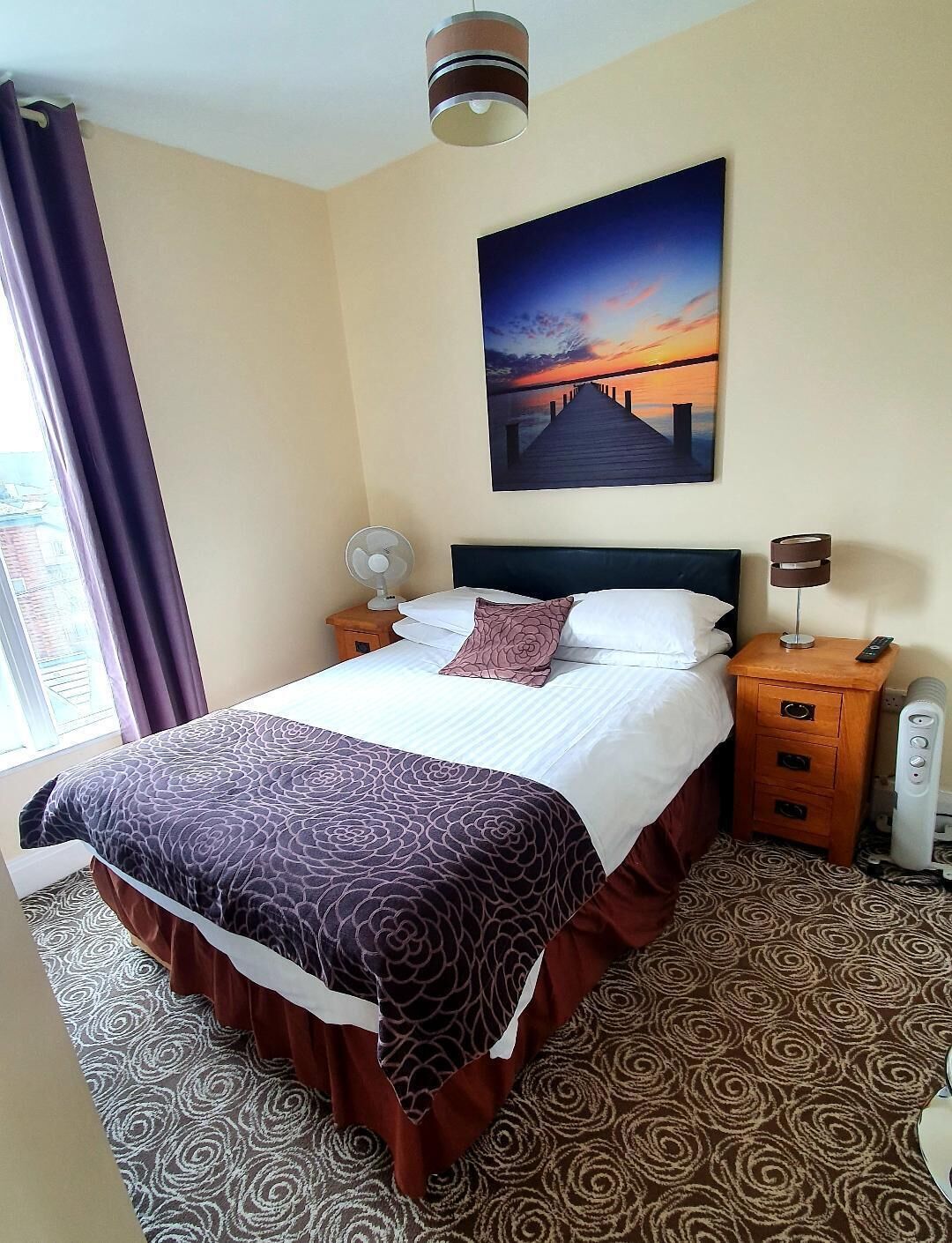 economy double room | desk, iron/ironing board, bed sheets