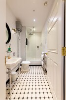 West Wing, studio apartment 17 | Banyo